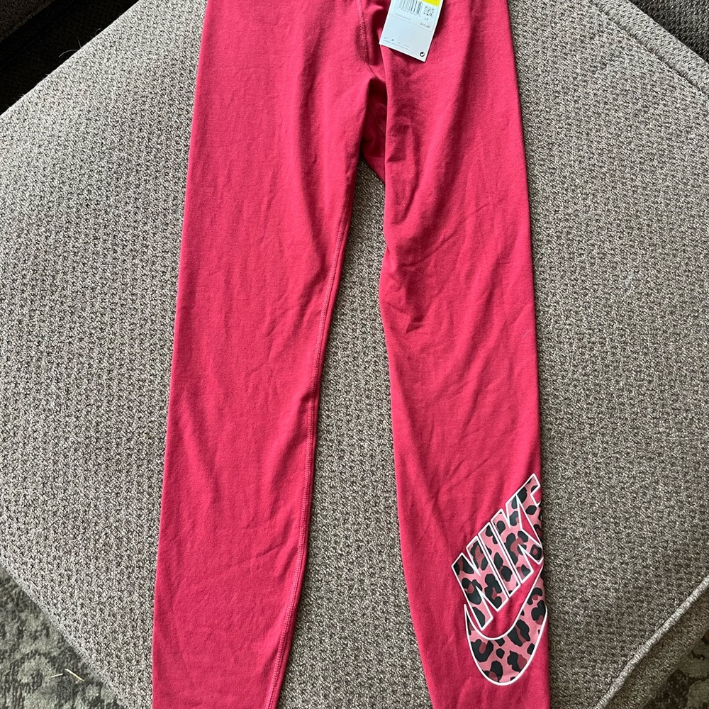 NWT! Women’s Nike Mid-rise Leggings